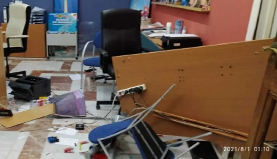 Una anciana ha estrellado su coche contra un establecimiento en Sanl&uacute;car