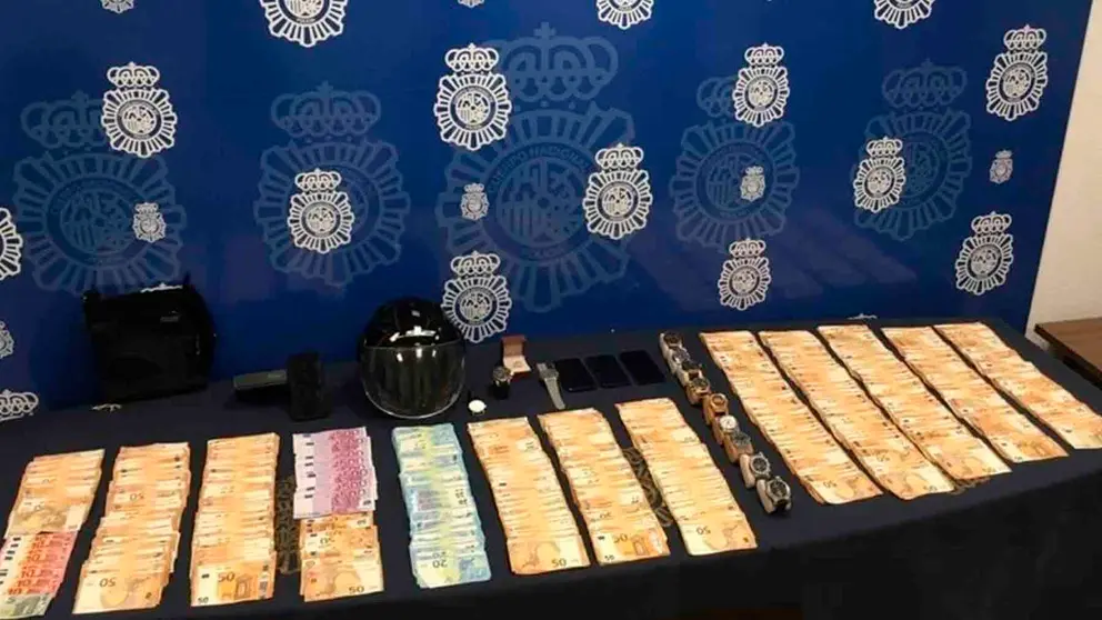 Dinero y relojes robados a un vecino de M&aacute;laga