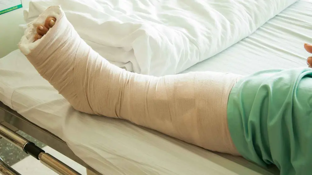 Va a robar tabaco a un estanco de C&oacute;rdoba y se lleva cajetillas y una pierna rota