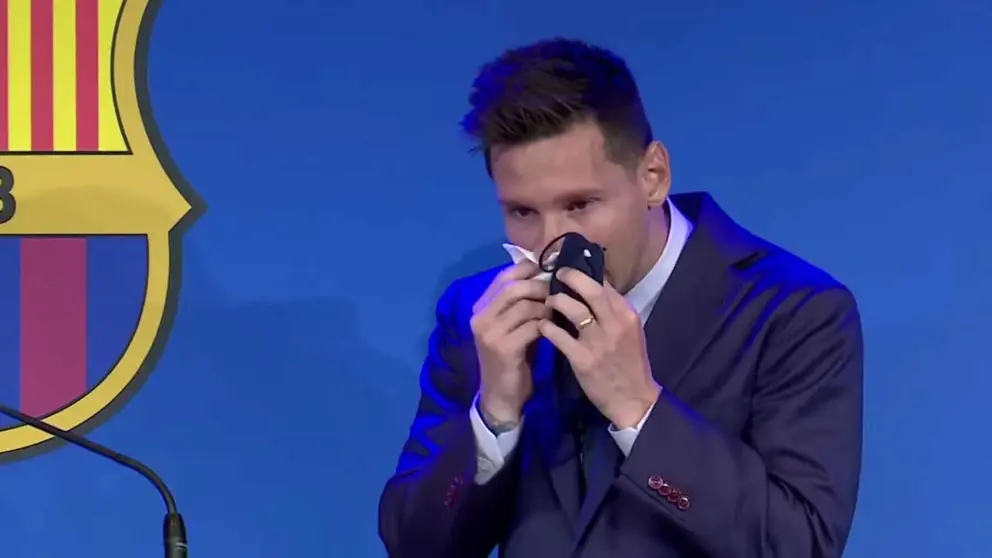 Messi llorando en su despedida del FC Barcelona