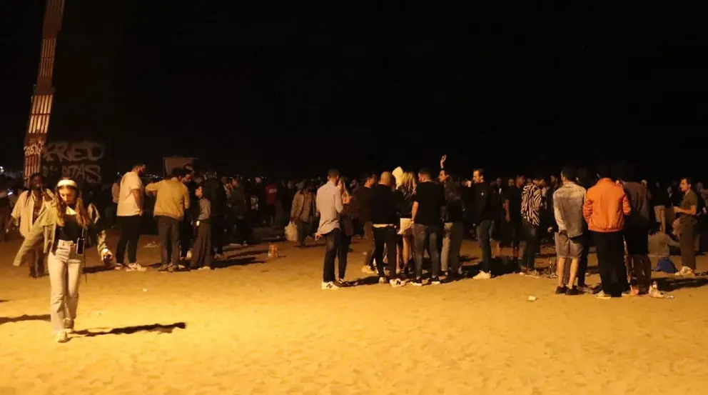 Botellones en la playa