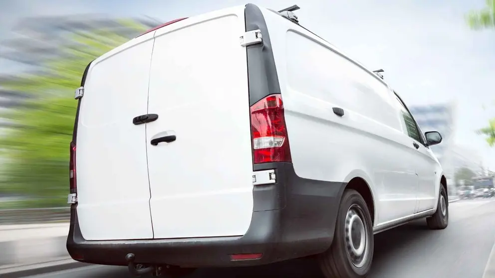 Joven se da a la fuga con una furgoneta llena de 30 kilos de marihuana en Granada