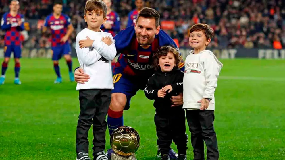 Leo Messi junto a sus hijos Thiago, Mateo y Ciro
