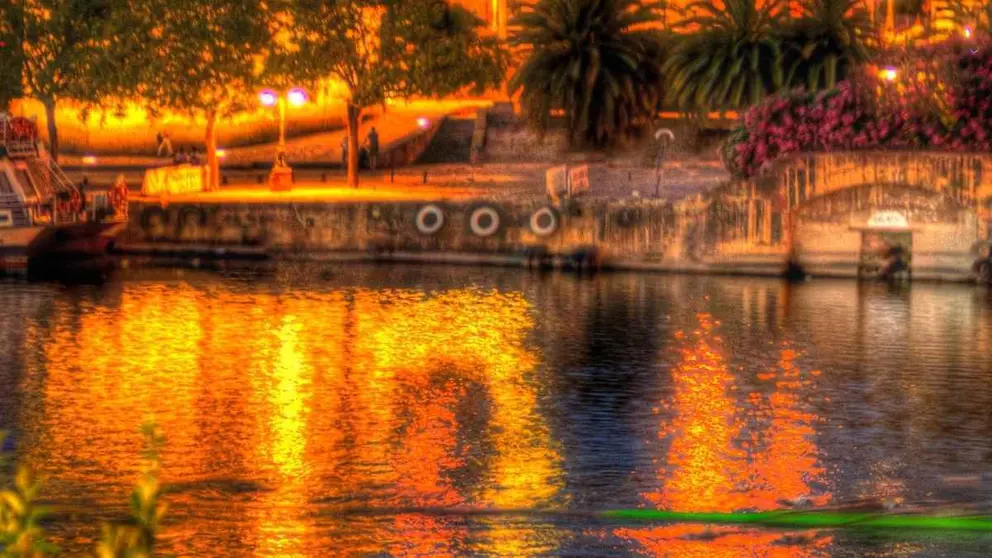 Una mujer de 45 a&ntilde;os cae al r&iacute;o Guadalquivir en Sevilla y pide ayuda a gritos en plena noche