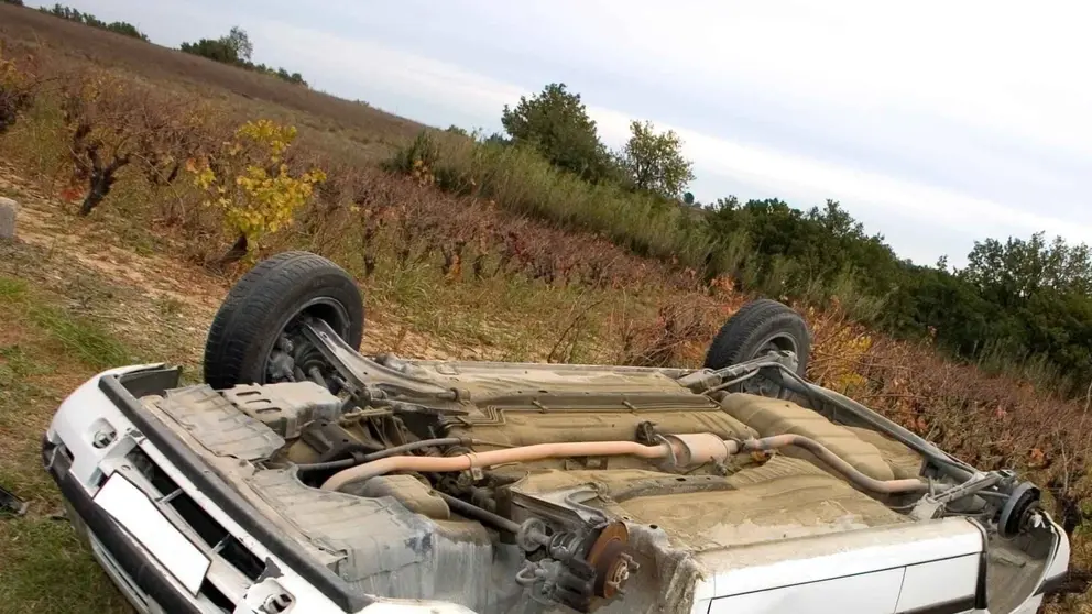 Un coche vuelca en un brutal accidente en C&oacute;rdoba dejando cinco heridos