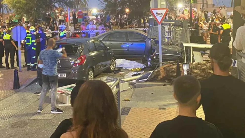 Terrible accidente m&uacute;ltiple en Fuengirola acaba con un ciclista muerto