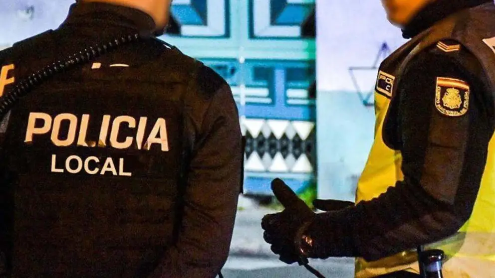 Detenido un hombre por golpear y pisotear a una mujer en plena calle en Ibiza