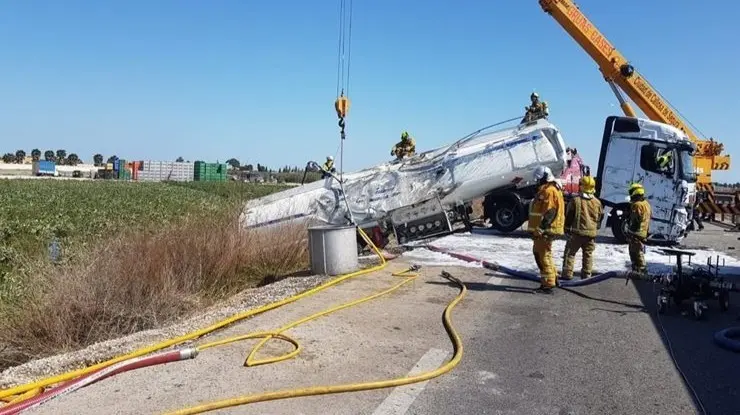 Vuelcan dos camiones en And&uacute;jar (Ja&eacute;n)