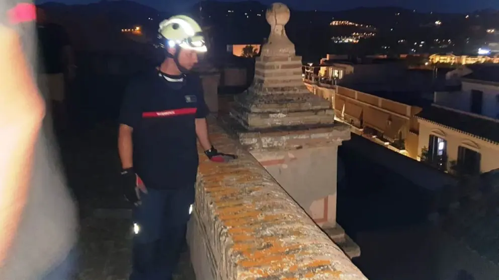 Desprendimiento en la iglesia parroquial de Almu&ntilde;&eacute;car