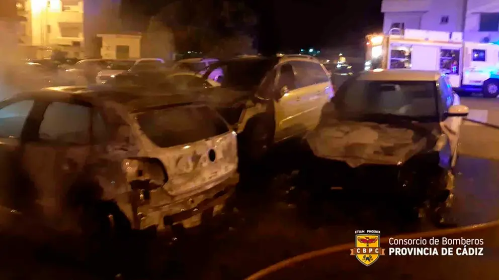 Incendio de veh&iacute;culos en Algeciras (C&aacute;diz)