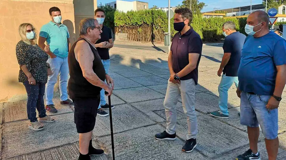 El Partido Popular, encabezado por Antonio Salda&ntilde;a, visita la barriada de Picadue&ntilde;as