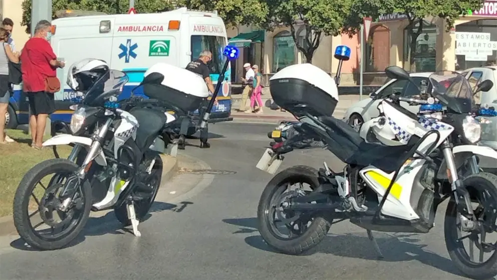 Un herido tras la fuerte colisi&oacute;n entre un coche y un ciclomotor en Jerez | El MIRA
