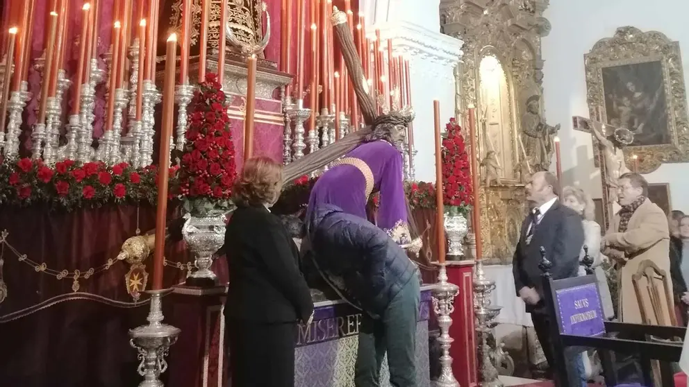 Besapi&eacute;s del Cristo de las Tres Ca&iacute;das en Jerez