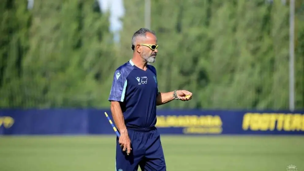 &Aacute;lvaro Cervera dirige una sesi&oacute;n de entrenamiento