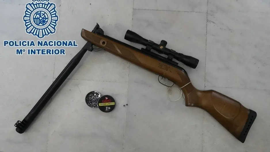 Dispara a los vecinos en Motril con una escopeta de perdigones