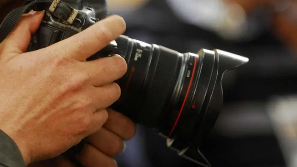 Un fot&oacute;grafo enga&ntilde;a a chicas menores de edad para tocarlas y retratarlas en ropa interior en Madrid
