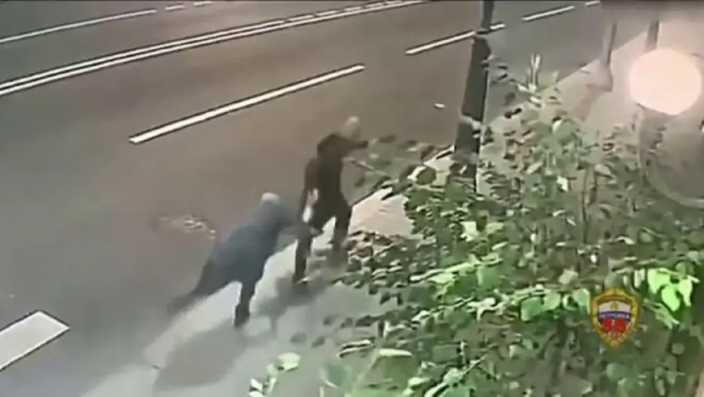 Una anciana se resiste a que le roben el bolso