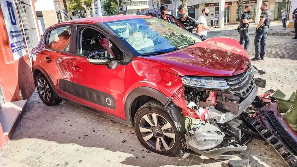 Ni&ntilde;a de 3 a&ntilde;os herida en Jerez tras empotrarse el padre contra un sem&aacute;foro