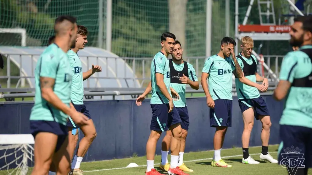El C&aacute;diz CF se ejercita en la ciudad deportiva