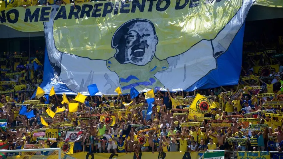 La afici&oacute;n del C&aacute;diz CF en el Estadio Nuevo Mirandilla