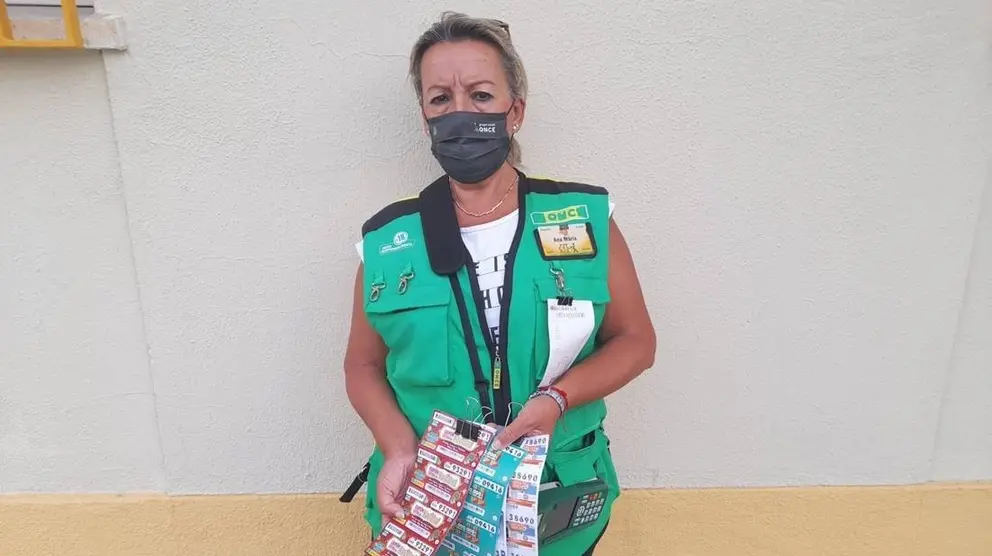 Ana Mar&iacute;a Gallego, vendedora de la ONCE que ha repartido 225.000 euros en Jerez