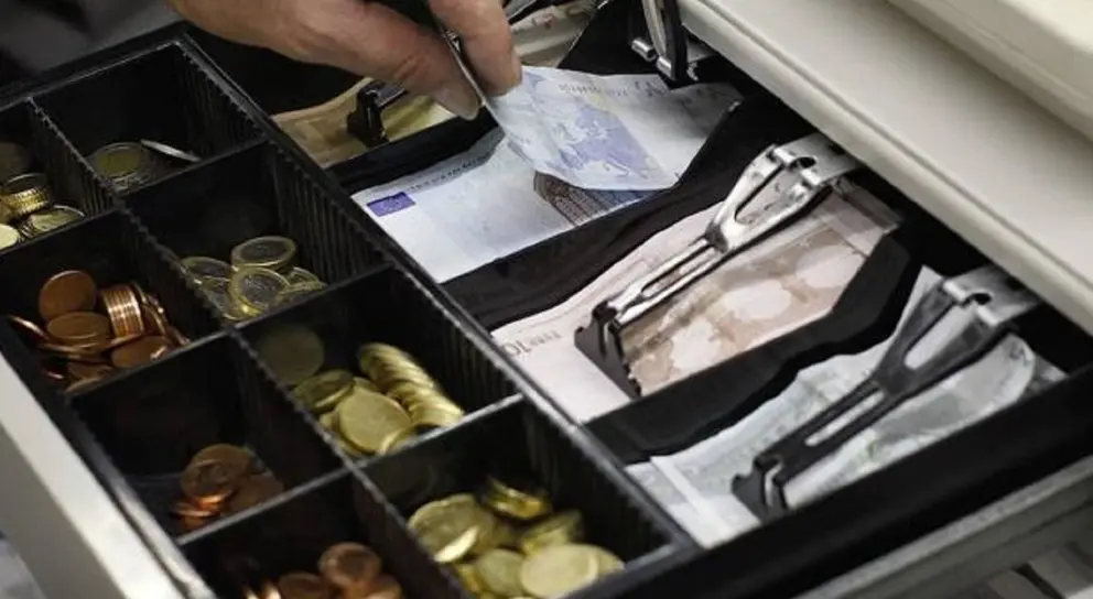 Roba dinero de una agencia de viajes en Granada