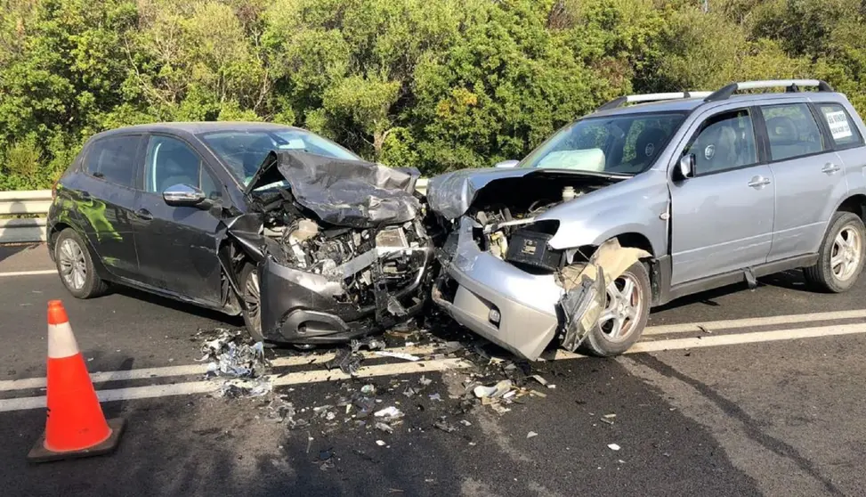 Choque frontal entre dos coches con heridos en Almer&iacute;a
