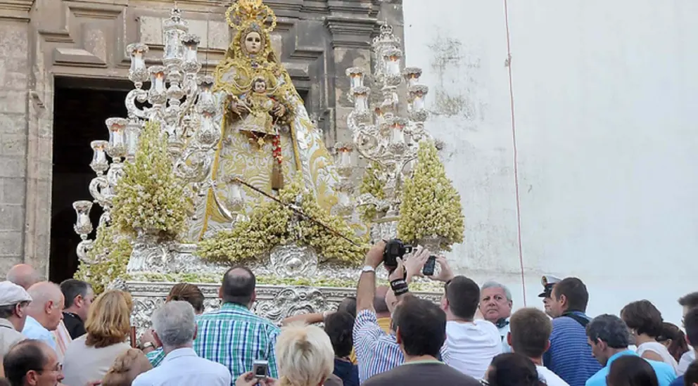 La procesi&oacute;n de la Virgen del Rosario en C&aacute;diz