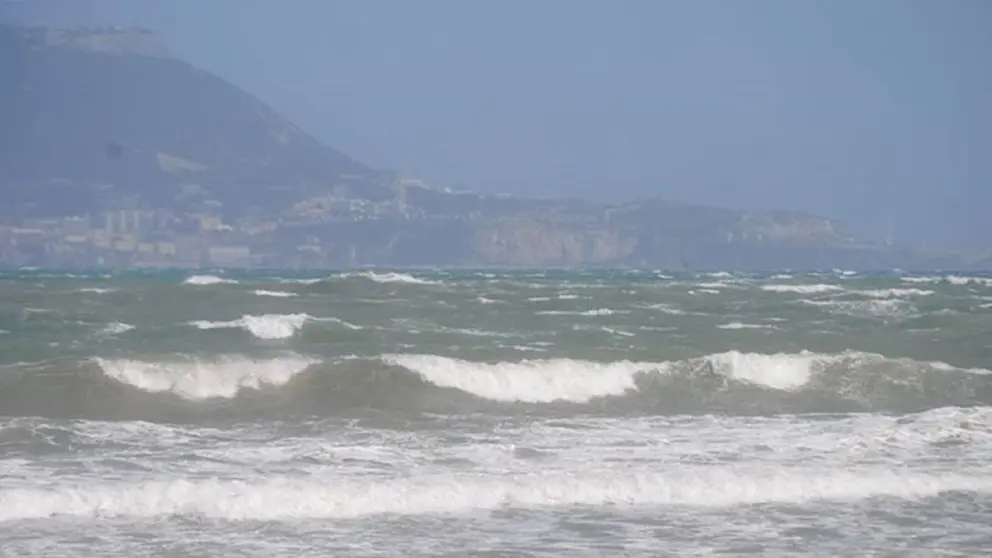 Alerta amarilla por fuerte oleaje en el Estrecho de Gibraltar