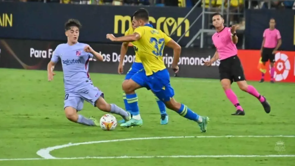 V&iacute;ctor Chust durante el C&aacute;diz CF - FC Barcelona
