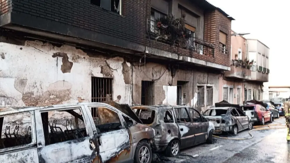 Un hombre ha quemado su casa con su familia dentro