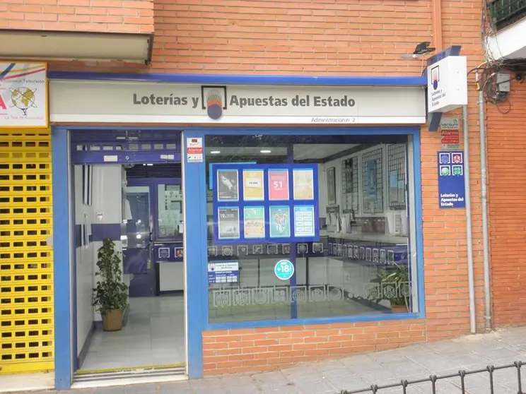 El primer premio de la Loter&iacute;a Nacional toca en San Fernando, Estepona y Sevilla