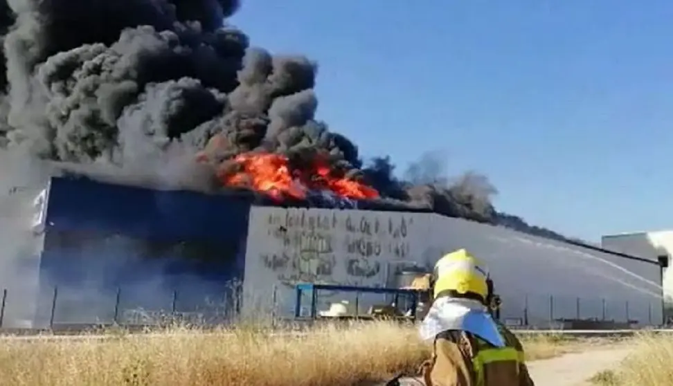 Incendio en naves industriales de Ja&eacute;n
