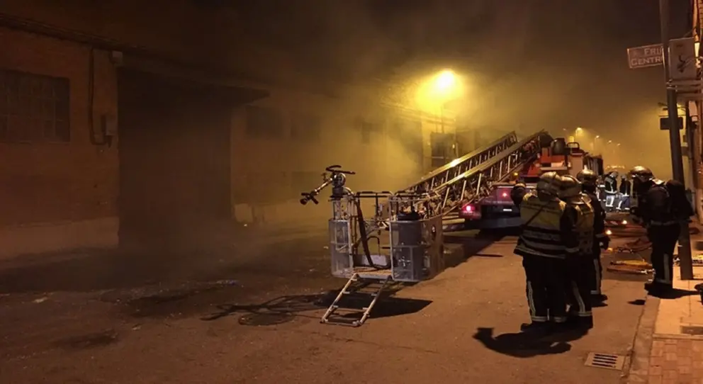 Naves industriales en llamas en Torredonjimeno