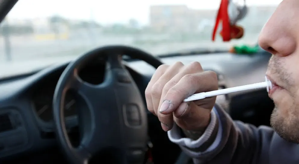 Un hombre finge ser un compa&ntilde;ero de trabajo tras ser pillado conduciendo drogado