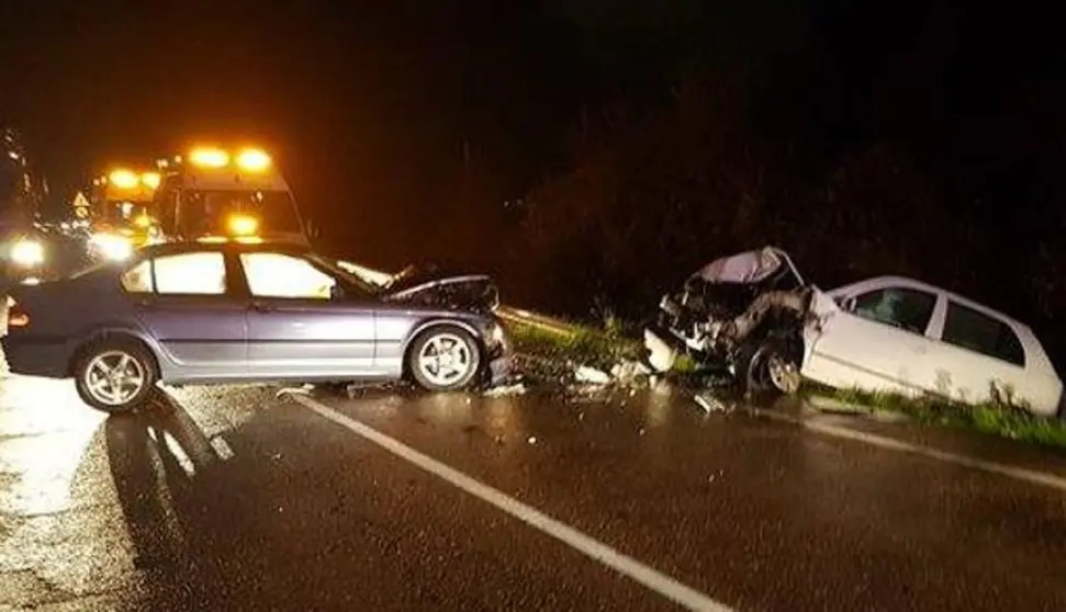 Choque frontal entre coches en Tarifa