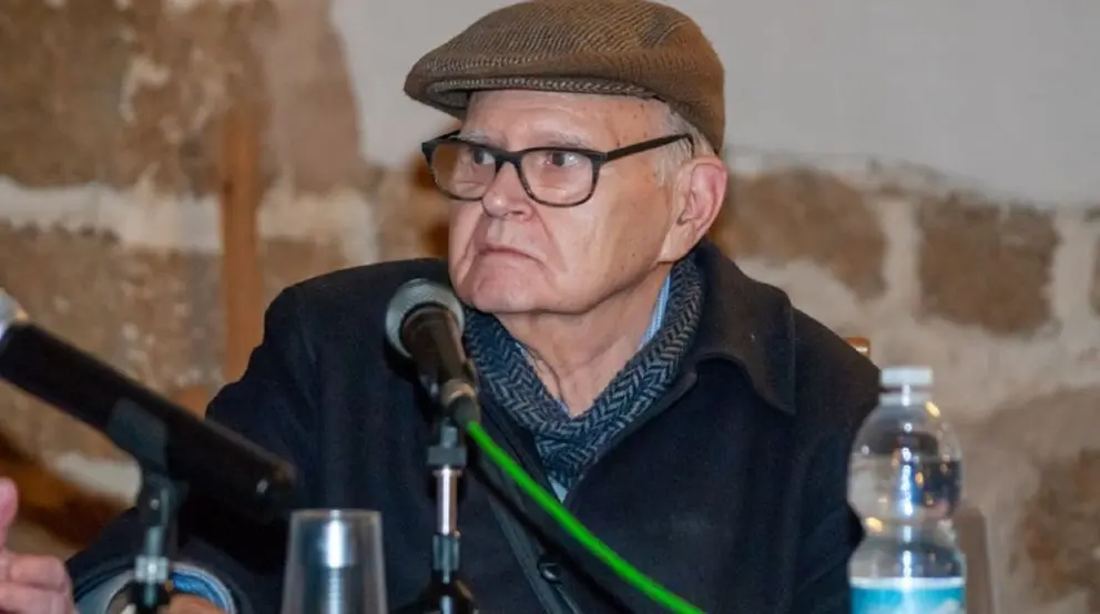 El escultor Nando Ben&iacute;tez