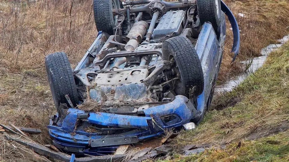 Aparece un hombre muerto en su coche cargado de le&ntilde;a - Imagen de archivo
