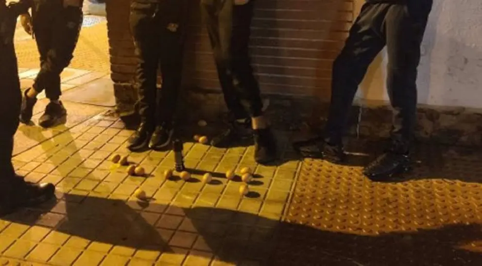 Lanzan piedras y huevos contra el Ayuntamiento de Algeciras