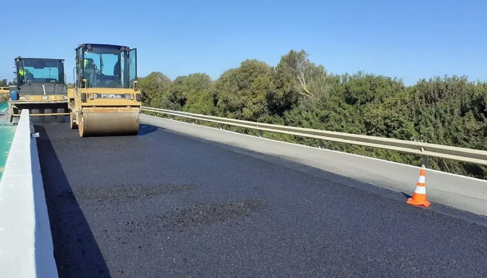 La Junta rehabilita el firme en varios tramos de la A-2233