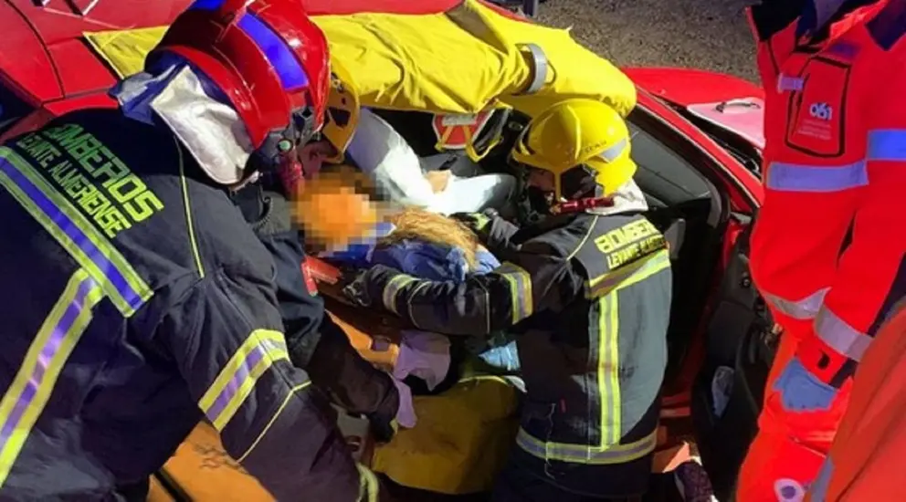 Dos mujeres han quedado atrapadas tras un accidente de coche en Los Gallardos