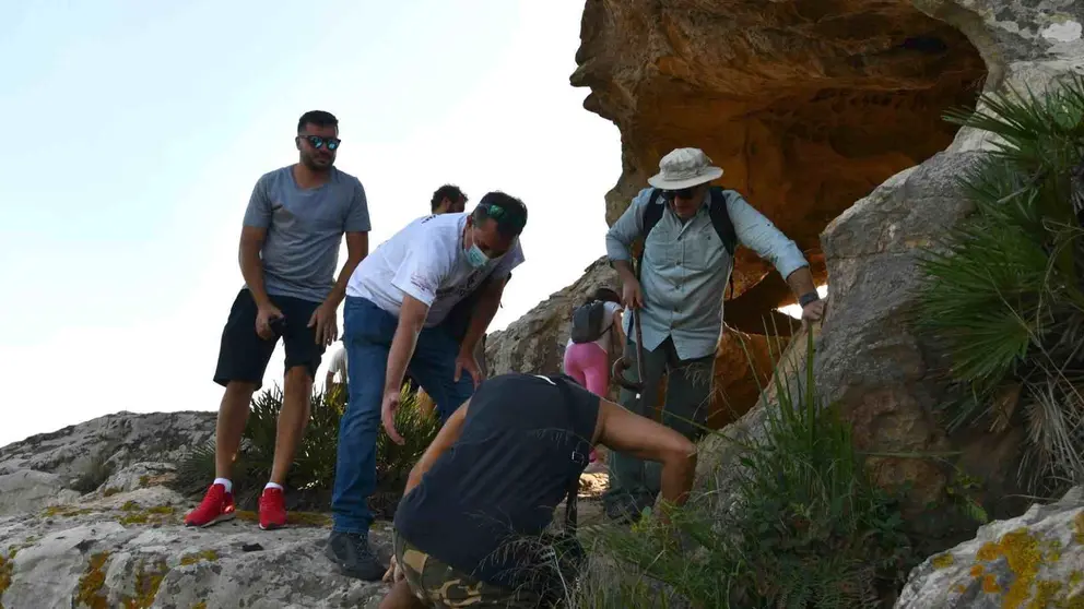 Hospitalizado un senderista tras sufrir una ca&iacute;da en la Cueva de la Horadada en San Roque