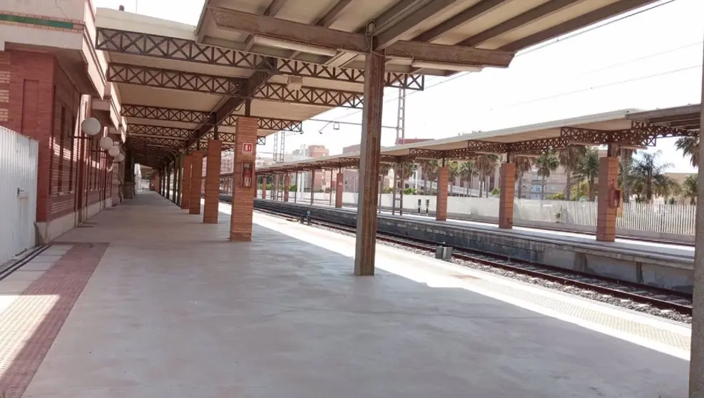 Las v&iacute;as del tren de la Avenida del Mediterr&aacute;neo en Almer&iacute;a