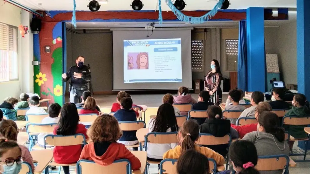 Alumnos de Primera de Jerez recibir&aacute;n consejos de la Polic&iacute;a Nacional para prevenir la violencia en colegios