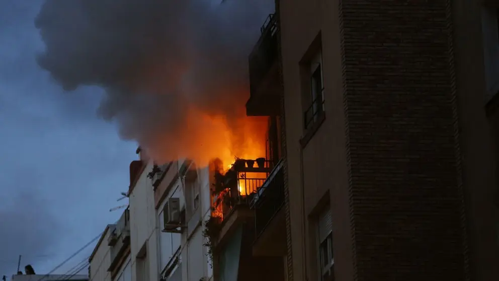 Una mesa camilla ha salido ardiendo en una casa en Olivares