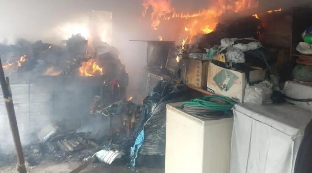 En llamas una casa con dos ancianos dentro en Arroyo del Ojanco