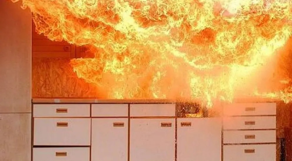 Sale ardiendo una casa en La Rinconada con un menor dentro