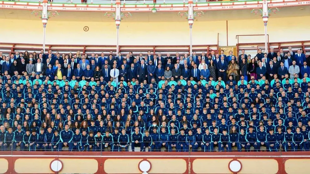 Foto de Navidad del C&aacute;diz CF en la Plaza de Toros de El Puerto de Santa Mar&iacute;a