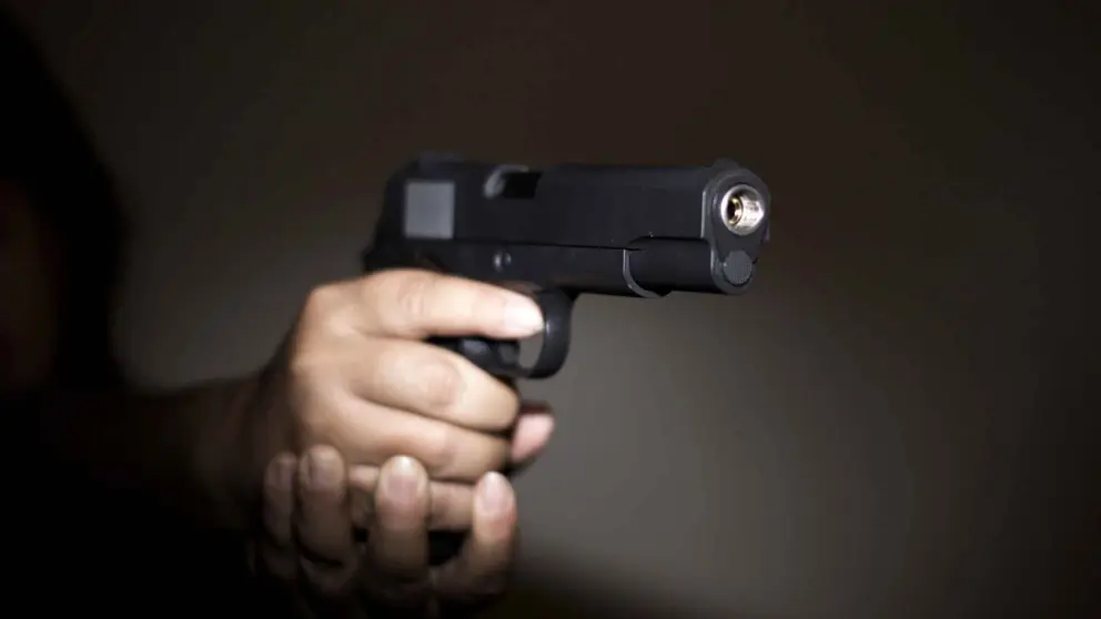 Pasea por una ELA en Jerez con una pistola de fabricaci&oacute;n casera lista para disparar