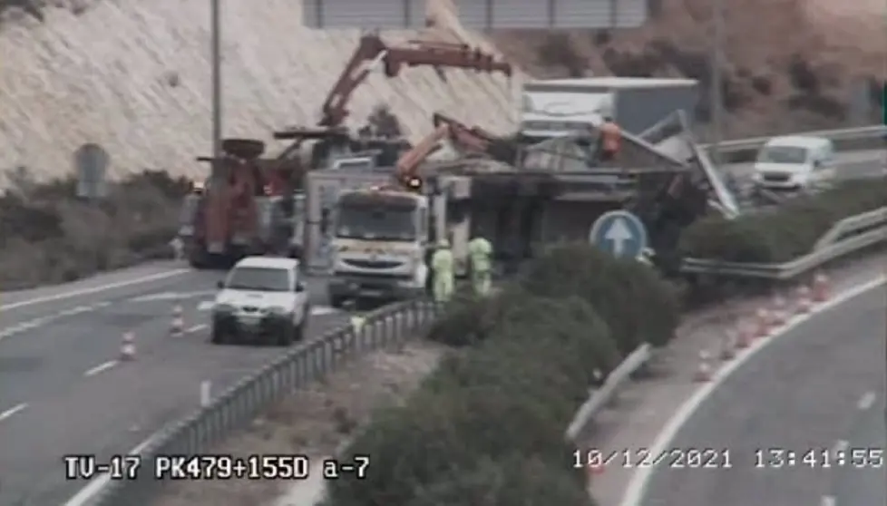 Herido un camionero tras salirse de la carretera en N&iacute;jar